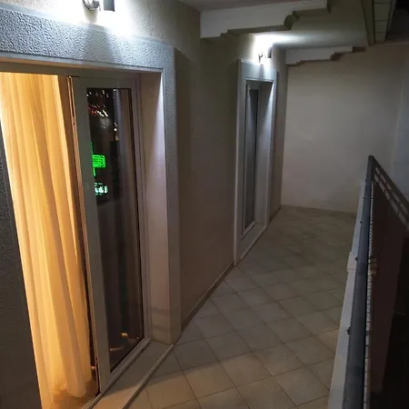 Novi Skrape U Samom Centru S Parkingom Apartment