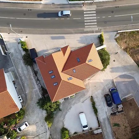 Novi Skrape U Samom Centru S Parkingom شقة *